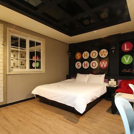 Show Hotel Busan Exteriör bild