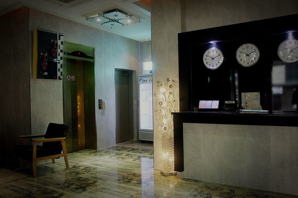 Show Hotel Busan Exteriör bild