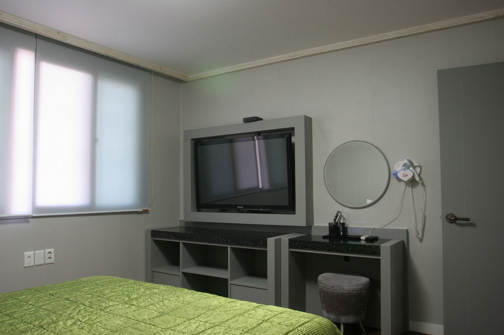 Show Hotel Busan Exteriör bild