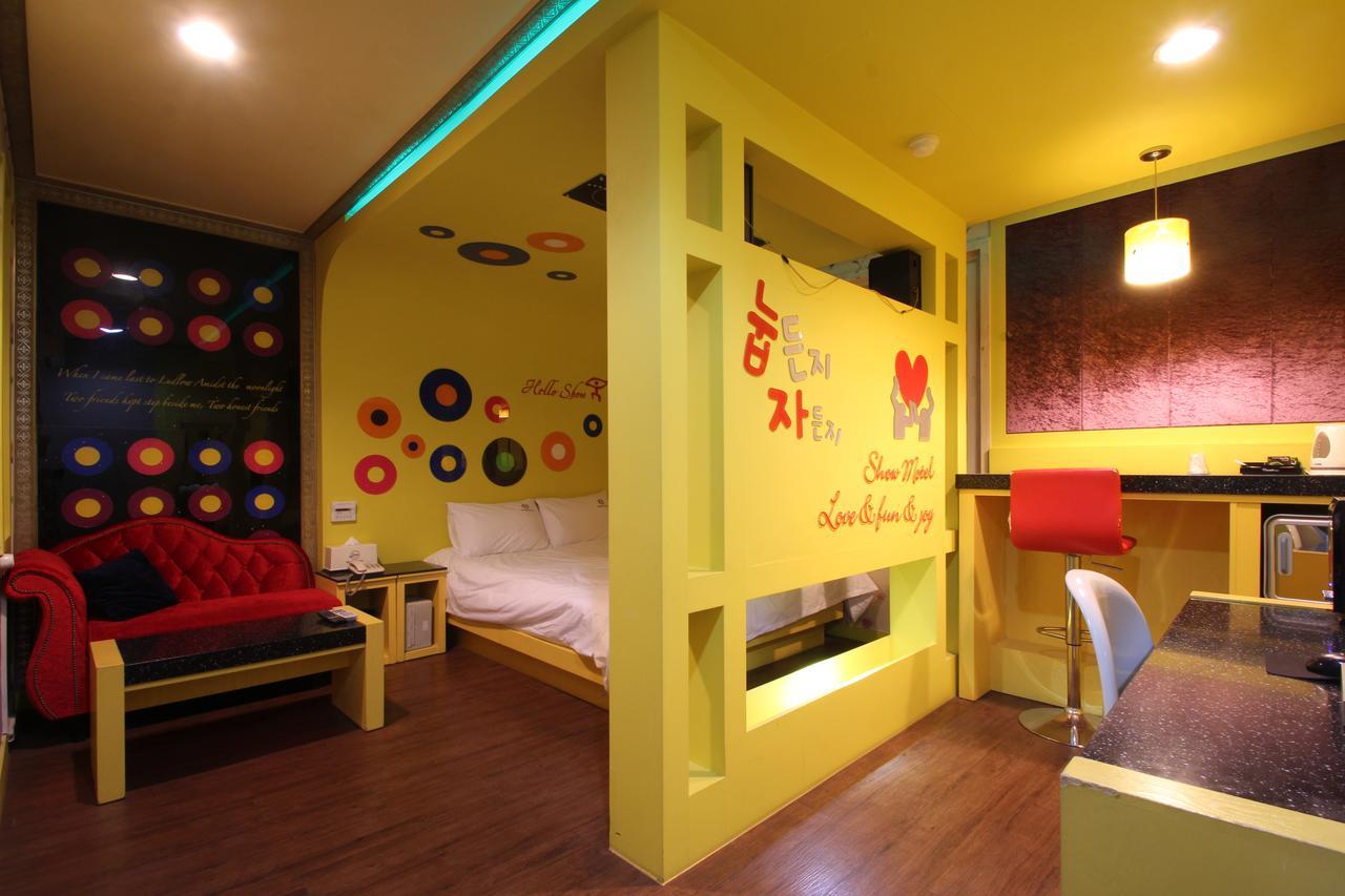 Show Hotel Busan Exteriör bild